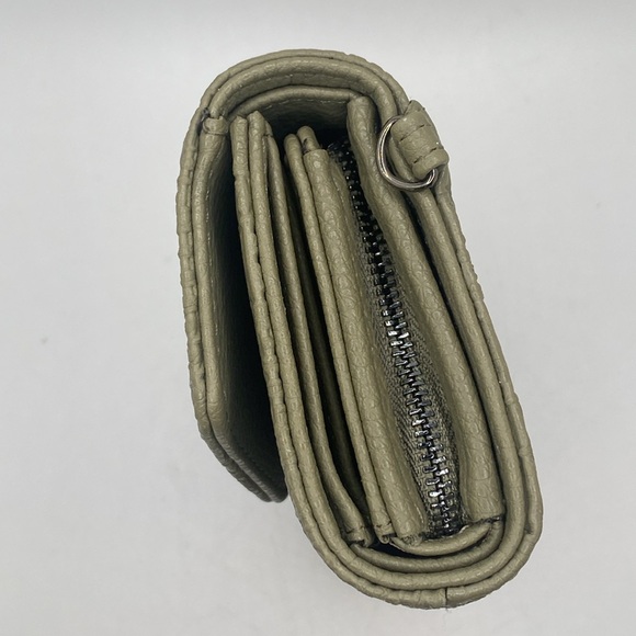 Steve Madden signature embossed faux leather green convertible  wristlet wallet - Picture 5 of 13